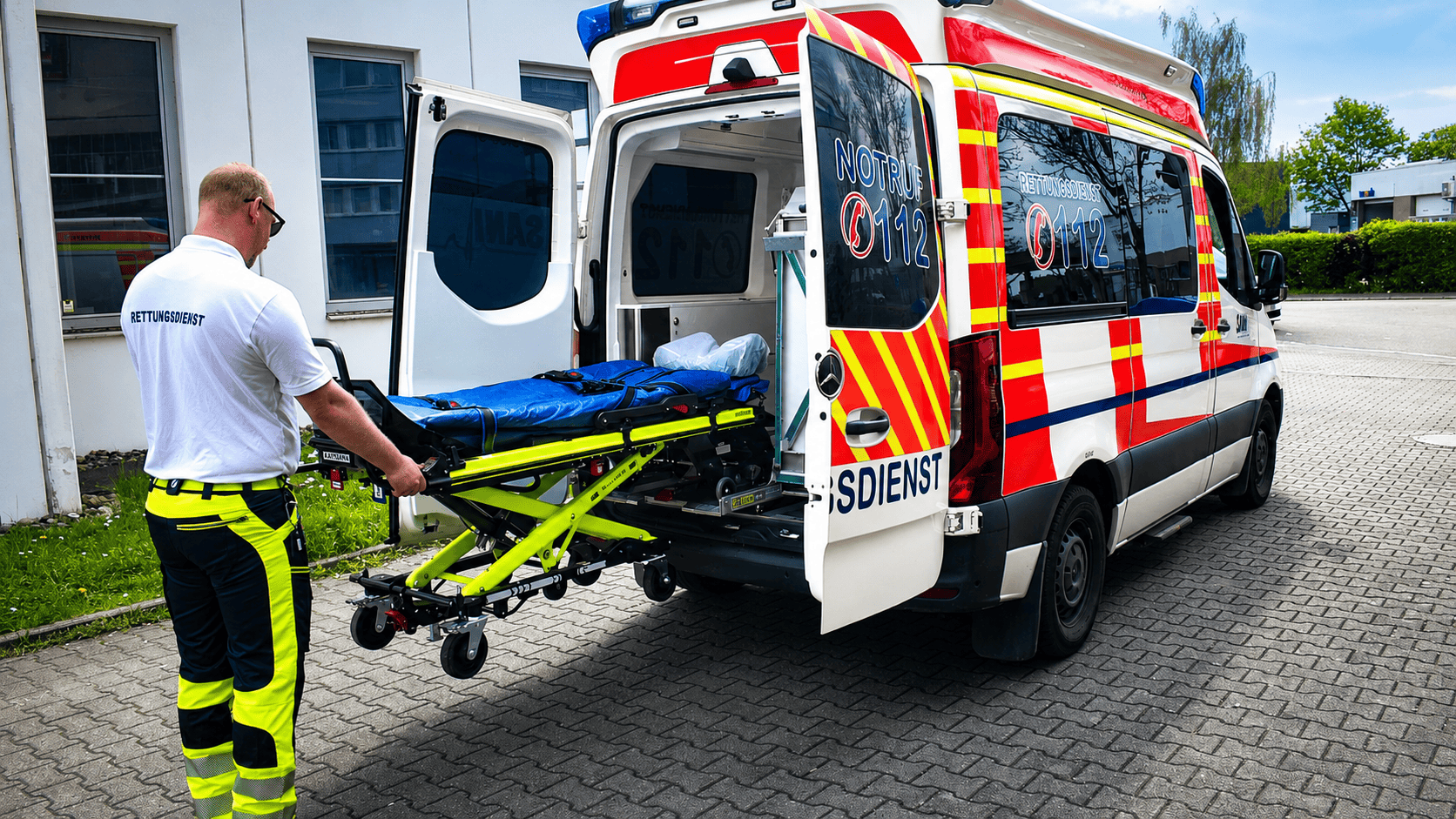 Fahrzeug von Sani Team Winkler als Teil der Firmengeschichte